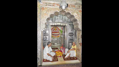 2 held for VIP darshan fraud at Khatu Shyam Ji temple https://jaipur.visitinrajasthan.com/wp-content/uploads/2023/10/cropped-cropped-R-2.png