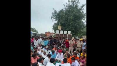 123223269 https://jaipur.visitinrajasthan.com/wp-content/uploads/2023/10/cropped-cropped-R-2.png