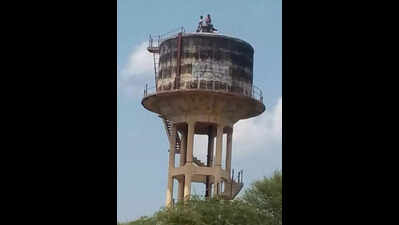 sarpanch climbs water tank to protest stalling of devpt work in panchayat area https://jaipur.visitinrajasthan.com/wp-content/uploads/2023/10/cropped-cropped-R-2.png