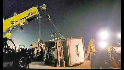 4 of tonk family killed as bajri laden truck overturns on car in bundi dist https://jaipur.visitinrajasthan.com/wp-content/uploads/2023/10/cropped-cropped-R-2.png