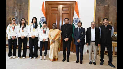 rajesh bhardwaj meets president of india along with bfi officials and medal winning boxers a new inspiration for excellence in indian sports https://jaipur.visitinrajasthan.com/wp-content/uploads/2023/10/cropped-cropped-R-2.png