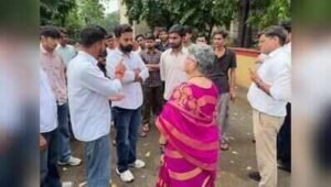 principal of maharaja college with studentsjpeg https://jaipur.visitinrajasthan.com/wp-content/uploads/2023/10/cropped-cropped-R-2.png